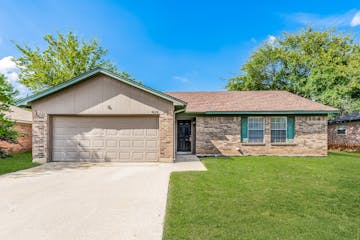 4119 Gentle Springs Dr Arlington, TX 76001